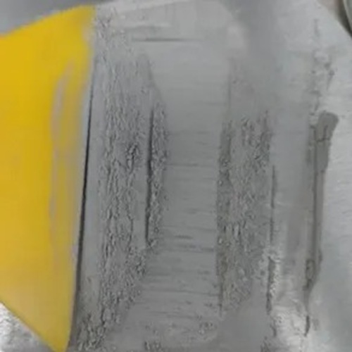 Polvo metálico muy expuesto a la humedad
