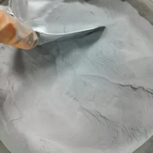 El polvo metálico absorbe ligeramente la humedad